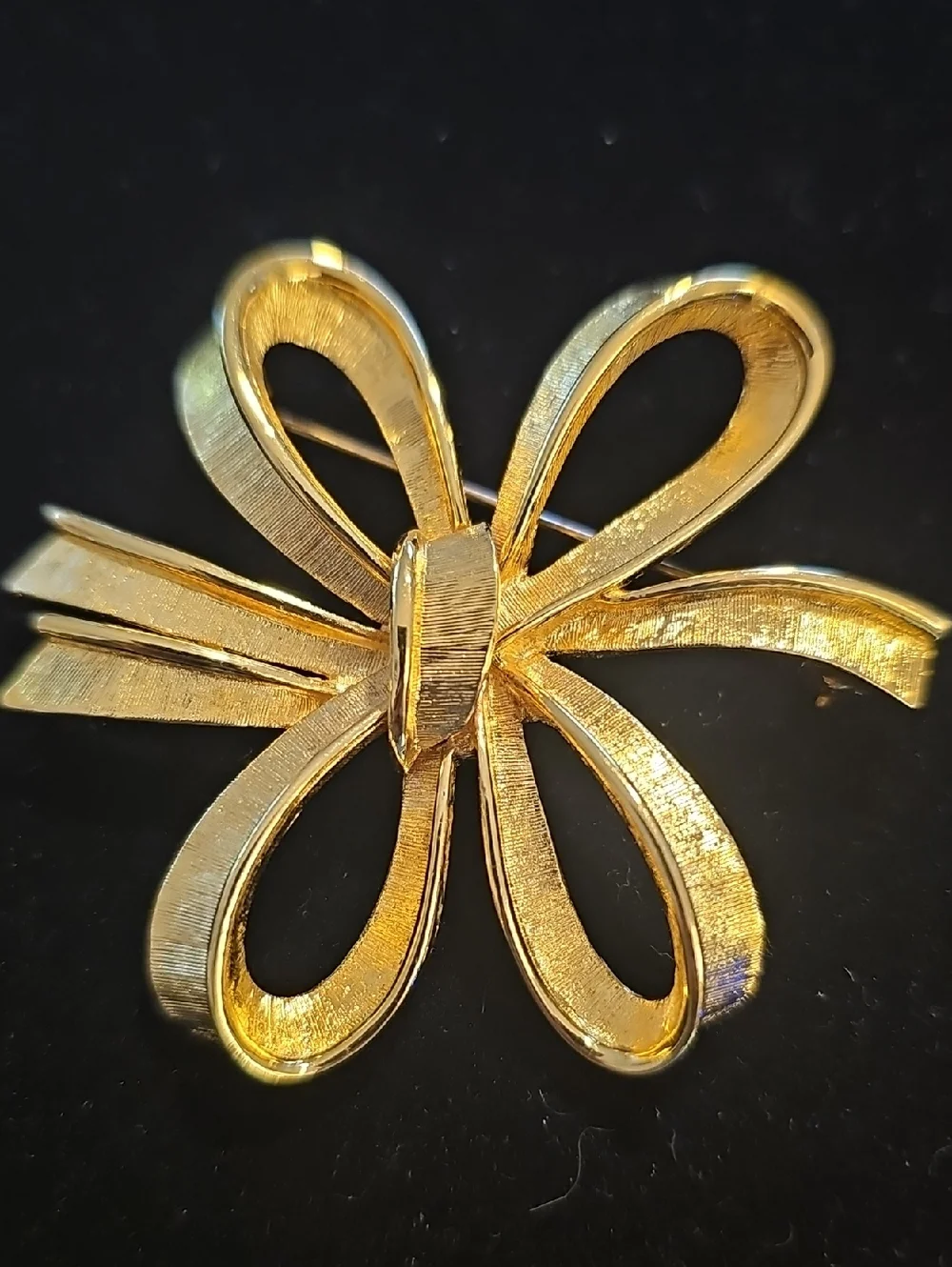 Rare Find Monet‎ Gold Bow Brooch - Elegant Women’s Jewelry.